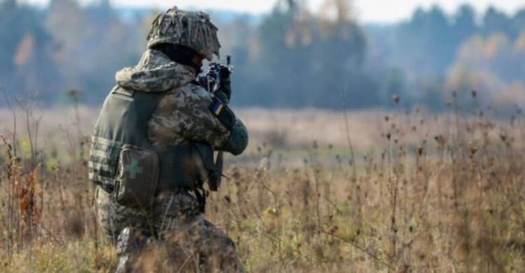 Боевики открыли огонь по украинским позициям в Донбассе