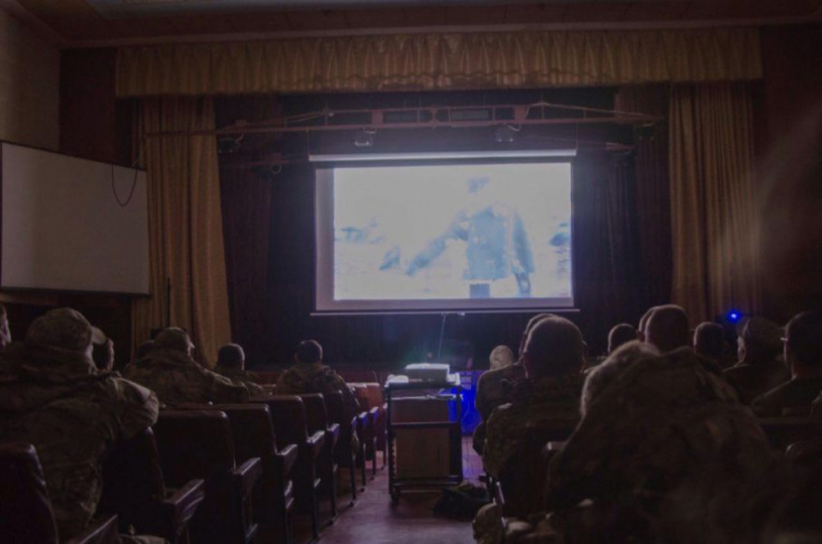 Режиссер фильма «Червоний» в Мариуполе: кино не менее мощное оружие, чем танки (ФОТО)