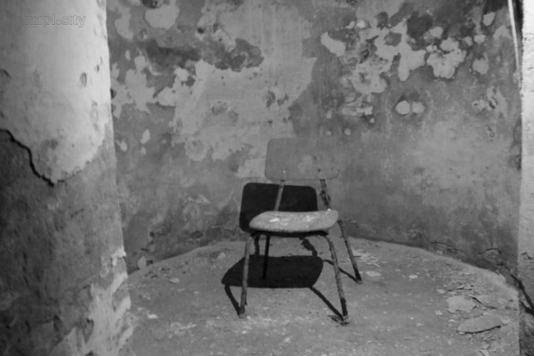 Мариупольцы увидят пороки современности в заброшенном подвале (ФОТО)