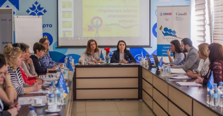 Мариуполь готов к гендерным квотам: почти половина всех депутатов – женщины (ФОТО)