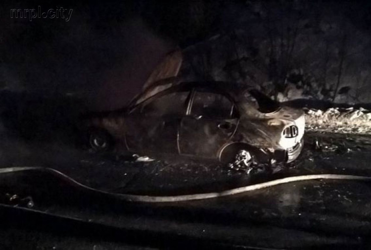 На трассе в Донецкой области загорелся автомобиль (ФОТО)