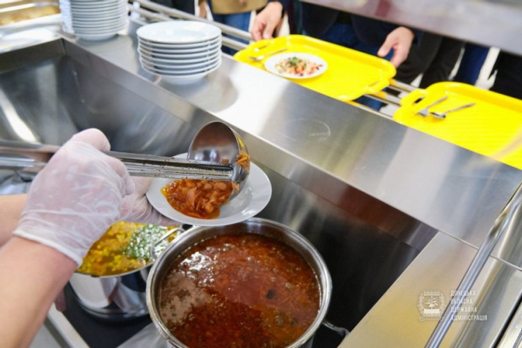 В мариупольских школах и детсадах будут готовить супер-еду для детей