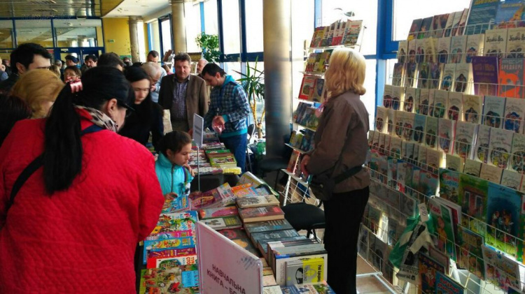 «Книжная толока» в Мариуполе: как проходит первый день литературного фестиваля (ФОТО+ВИДЕО)