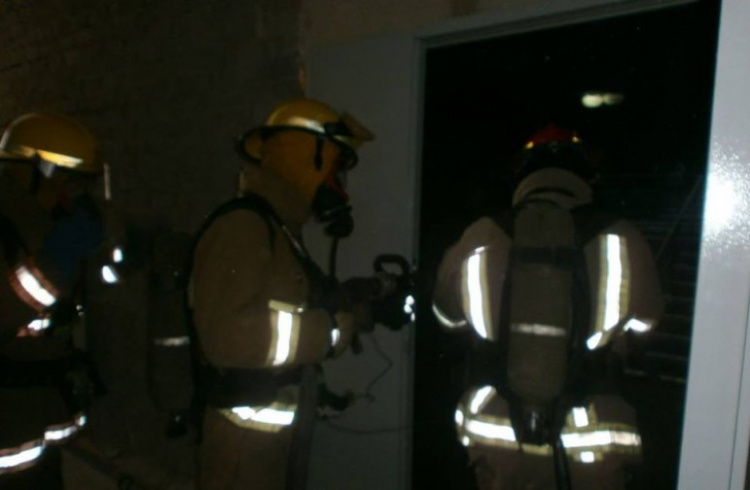  В Мариуполе пожарные тушили ТЦ «Порт-city», экстренно эвакуировав людей (ФОТО+ВИДЕО)