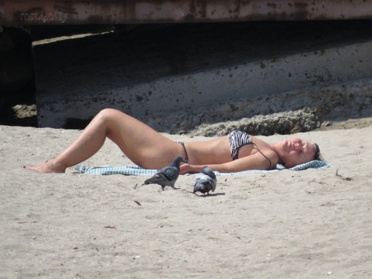 Мариупольские пляжи: пьяные заплывы, биологическая безопасность, все включено (ФОТО)