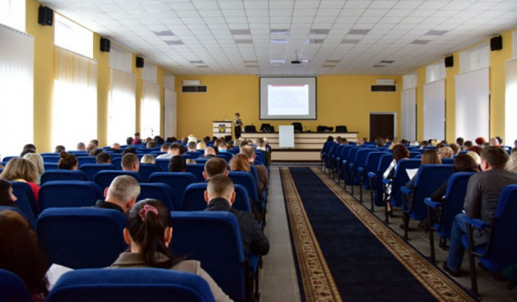 Мариупольских полицейских учили деловому украинскому языку