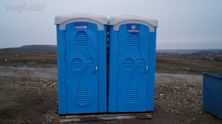 Пограничники Донетчины сняли с себя ответственность за грязные туалеты на КПВВ