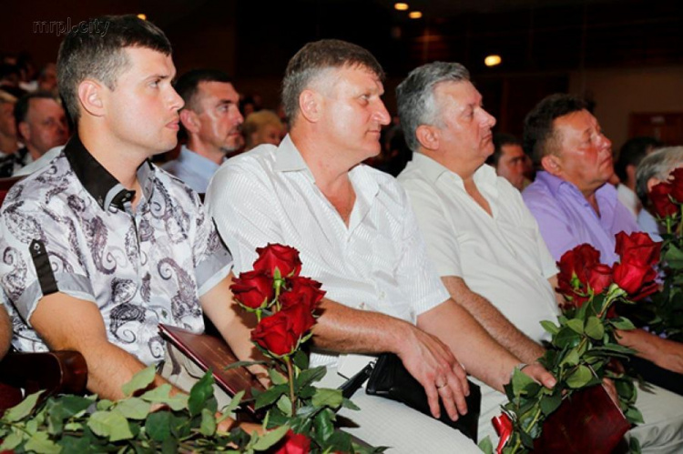 Мариупольских металлургов наградили грамотами от правительства и ДонОГА (ФОТО)