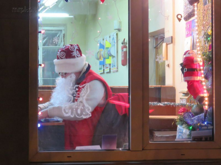 Дед Мороз открыл в Мариуполе волшебную почтовую резиденцию (ФОТО+ВИДЕО)