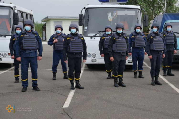 Полторы сотни спасателей со всей Украины восстановят пострадавшие от обстрелов дома на Донетчине