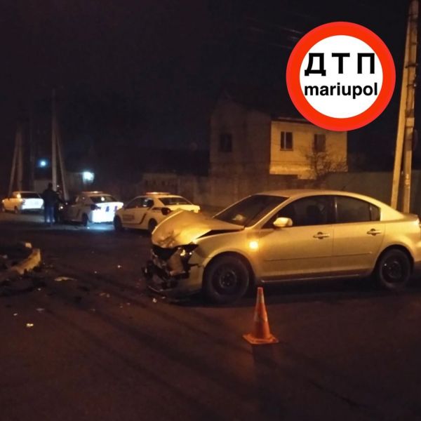 В Мариуполе разбились машины, одной из них управлял пьяный водитель