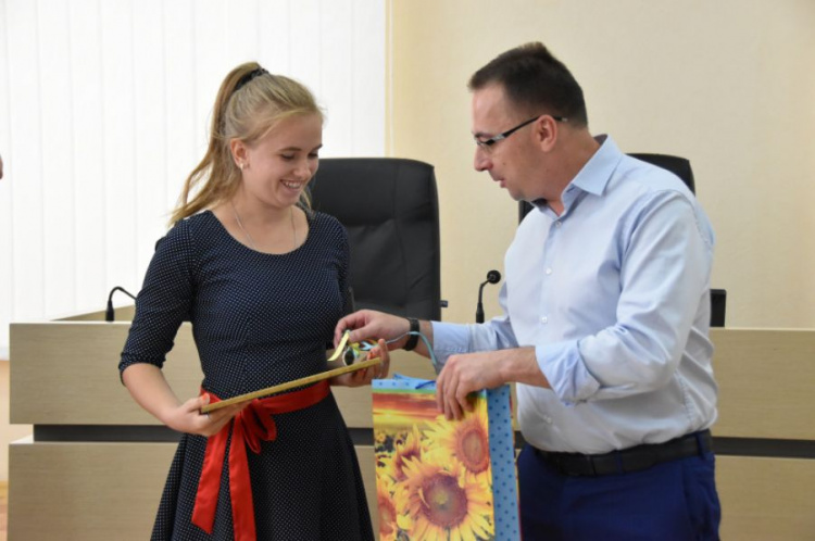 Накануне Дня Независимости детям-сиротам в Донецкой области подарили квартиры (ФОТО)