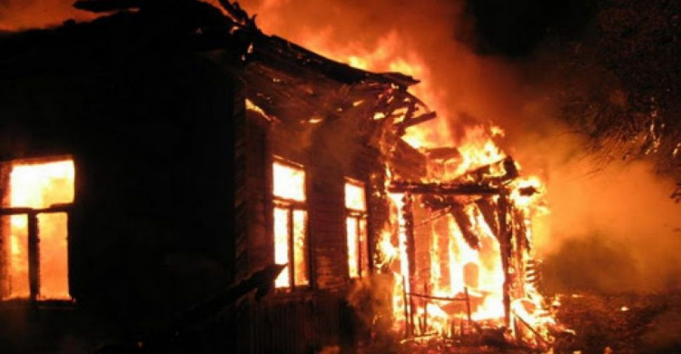В одном из поселков на Донетчине не успевают тушить пожары: дома горят каждый день
