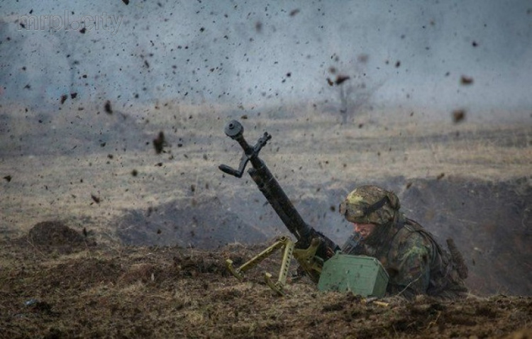 Позиции ВСУ под Мариуполем атаковали боевики, один военный ранен