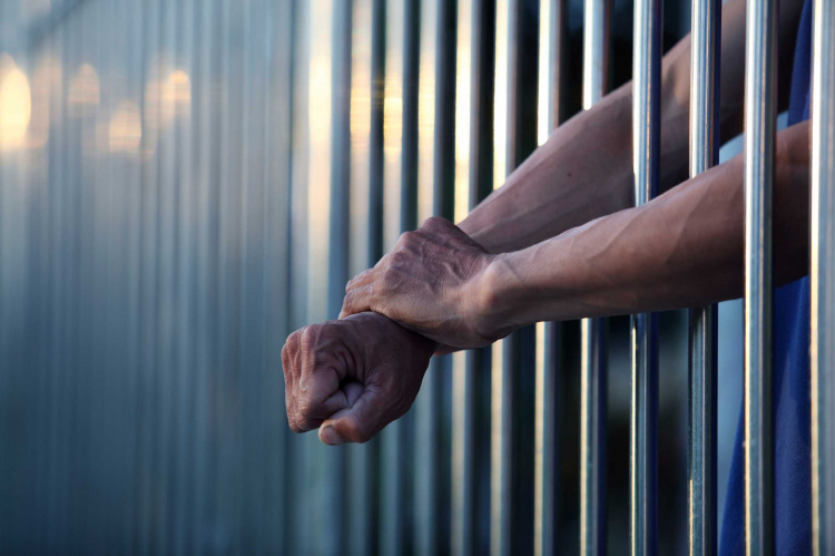 Експрокурору, що працює на окупантів в Маріуполі, загрожує довічне ув’язнення – подробиці