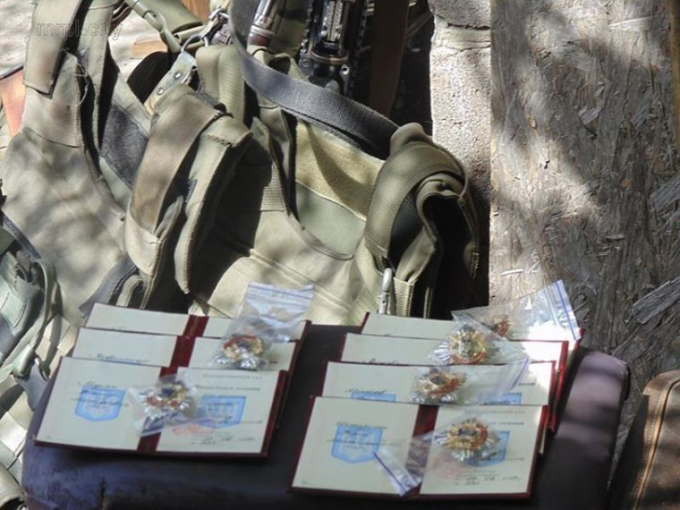 В ОТГ «Мариуполь» более 70 военных получили награды на передовой (ФОТО)