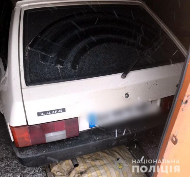 Двое жителей Донетчины закрылись в гараже и угорели в автомобиле