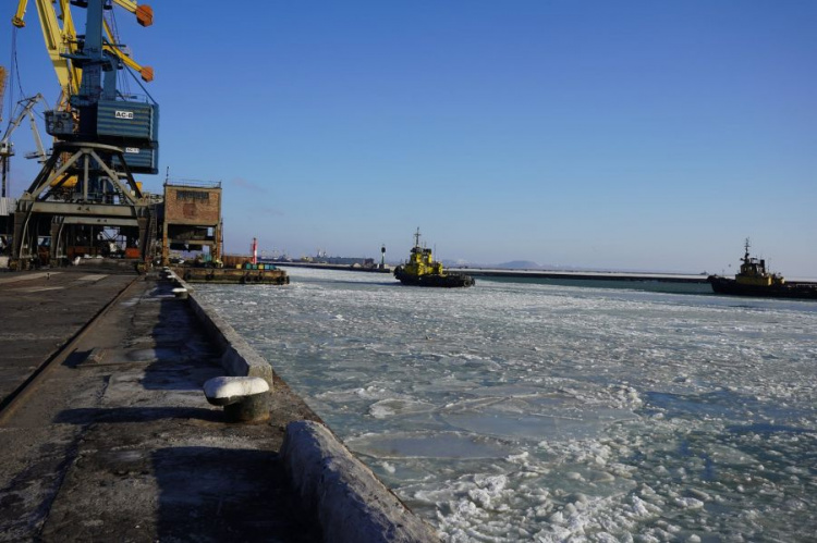 Уровень моря возле Мариуполя упал на 23 см – из порта не могут выйти суда