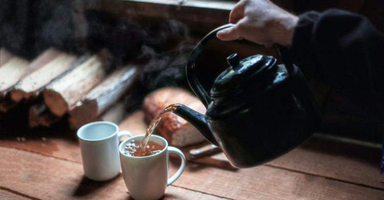 Согреться чаем и утолить голод: в Мариуполе заработали пункты обогрева
