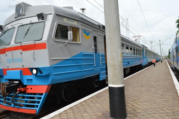 В Мариуполь прибывает новый электропоезд, рассчитанный на 1000 пассажиров (ФОТО)