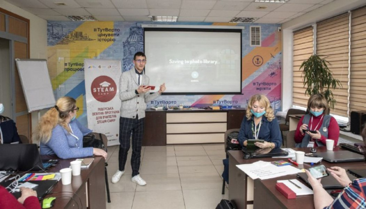Познавай и применяй: в Мариуполе прошел второй обучающий модуль STEAM-CAMP для учителей