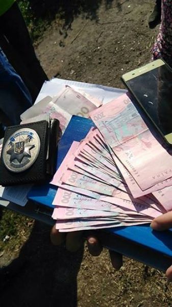 В Донецкой области полицейский при получении взятки попал в ДТП (ФОТО+ВИДЕО)