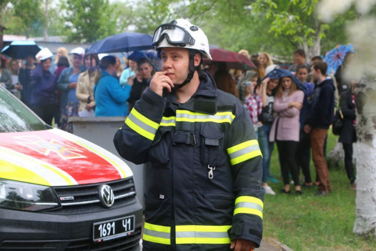 Из государственного университета в Мариуполе эвакуировали «пострадавших» (ФОТО+ВИДЕО)