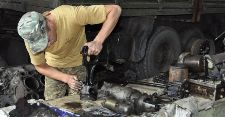 В секторе «Мариуполь» возвращают к жизни поврежденную военную технику (ФОТО)