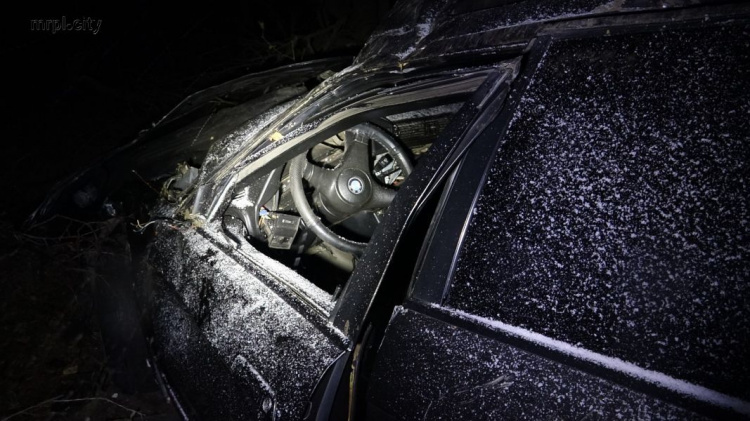 Жуткая авария под Мариуполем: водитель и пассажир погибли (ФОТО)