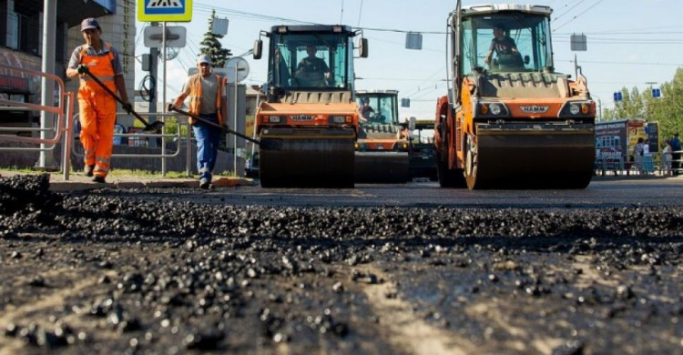 «Большую стройку» Владимира Зеленского поддерживает 90% украинцев, в приоритетах строительство дорог и больниц