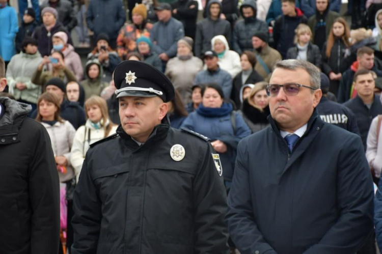 В Мариуполе 375 курсантов приняли присягу работника полиции
