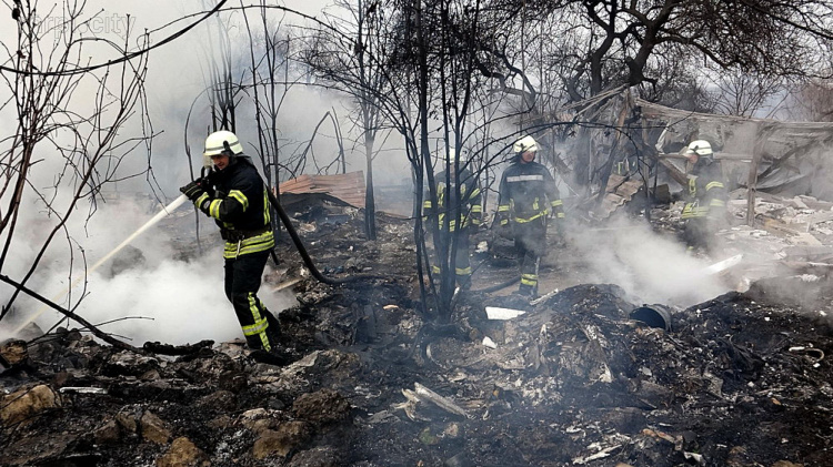 В Мариуполе ликвидирован масштабный пожар (ФОТО)