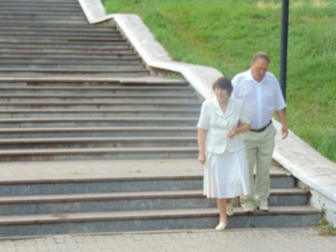 В популярном мариупольском парке травмоопасная лестница (ФОТО)