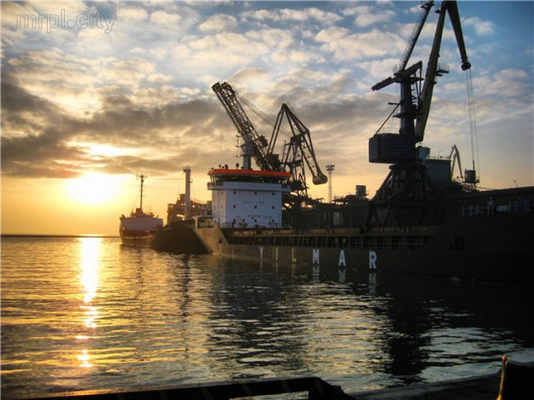За 4 месяца Мариупольский порт на треть увеличил налоговые отчисления