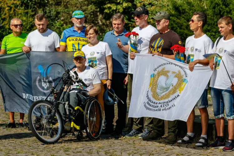 От Карпат до Мариуполя: ветеран АТО на хендбайке проедет через всю Украину