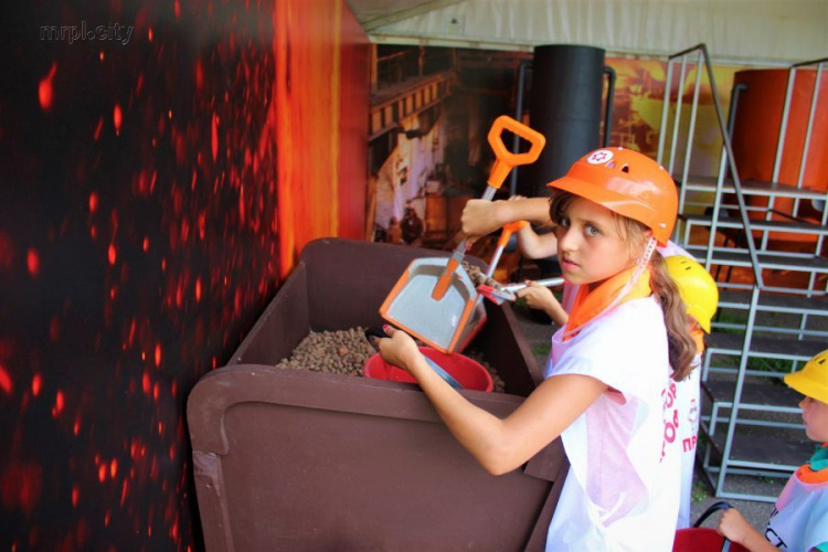 В Мариуполе стартовал День металлурга: какие локации стоит посетить (ФОТО)