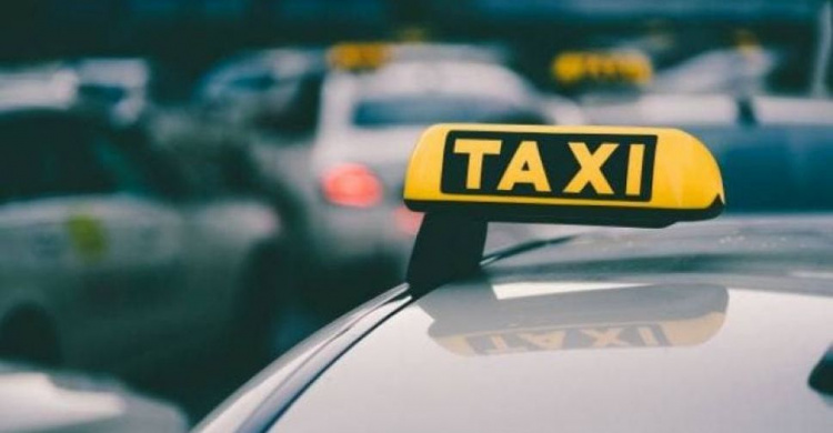 Украинские таксисты должны будут использовать кассовые аппараты