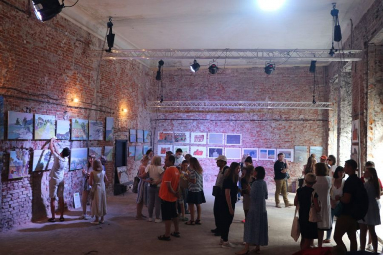 «Мариуполь. Город морской»: художники из разных уголков Украины представили свои работы