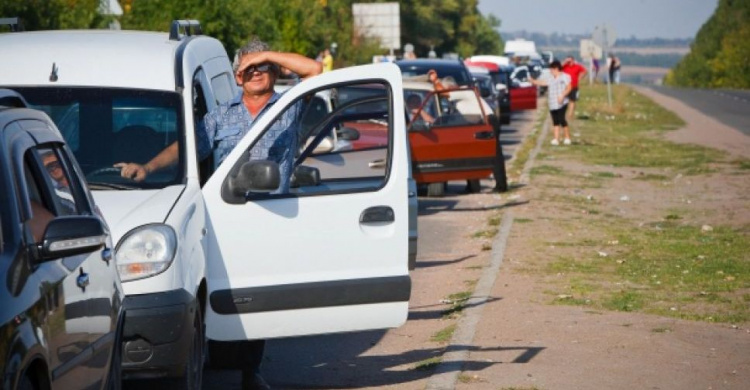За сутки через КПВВ Донбасса линию разграничения пересекли 37,5 тыс. человек