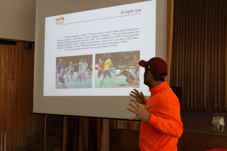 В Мариуполе планируют проводить соревнования по флорболу, петанку, бадминтону и чирлидингу