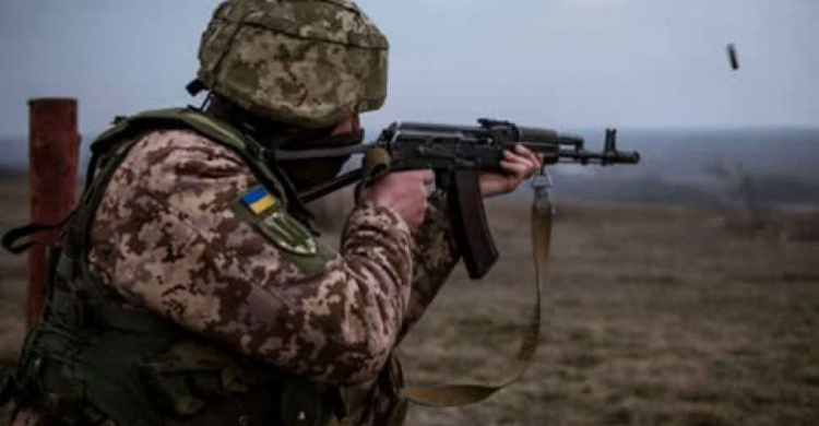 Обострение на Донбассе: ранены шесть военных и четыре получили травмы