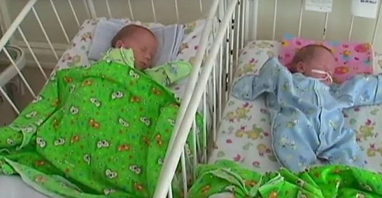 В Мариуполе спасли жизнь новорожденных двойняшек