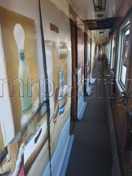 В Мариуполе списанные вагоны стали галереей современного искусства (ФОТОРЕПОРТАЖ)