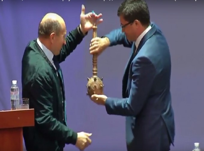 Мариупольский мэр получил символ гетманской власти от Западной Украины (ФОТО)