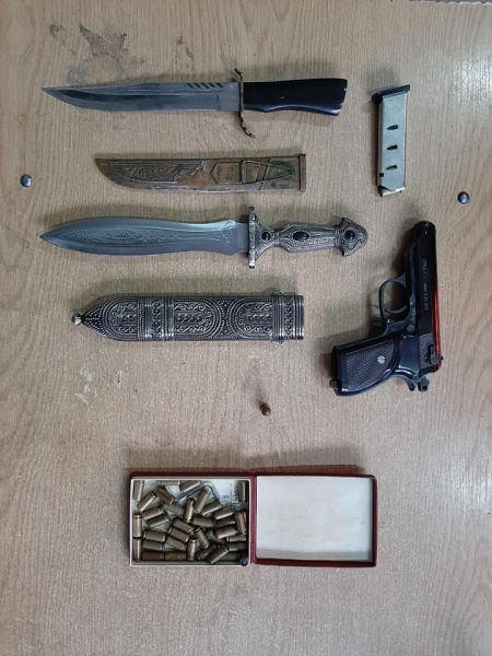 Пистолет и два ножа: через КПВВ в Донбассе пытались пройти с оружием (ФОТО)