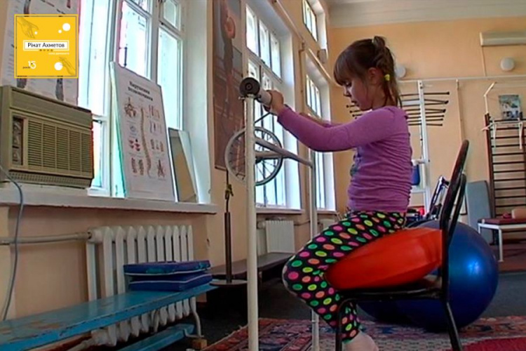 Помочь вернуть здоровье: Фонд Рината Ахметова продолжает проект реабилитации раненых детей