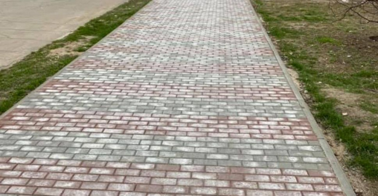 В Мариуполе «побелели» тротуары: появились вопросы к качеству плитки