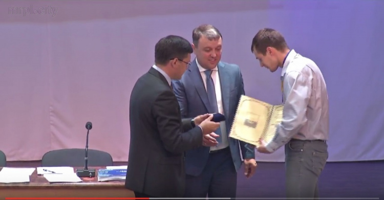 Спортсмен Даниил Чуфаров стал почетным гражданином Мариуполя (ФОТО)