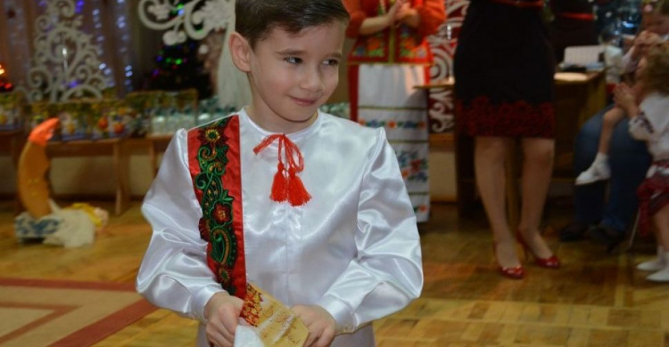 Мариупольцы определили «Різдвяну зіроньку»: победил воспитанник детского дома (ФОТО)