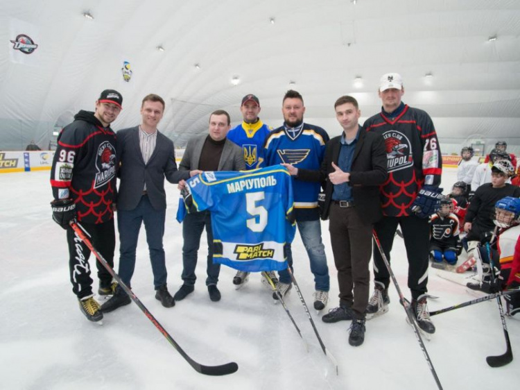 Тренировка со звездой: в Мариуполе топовые украинские хоккеисты провели мастер-класс